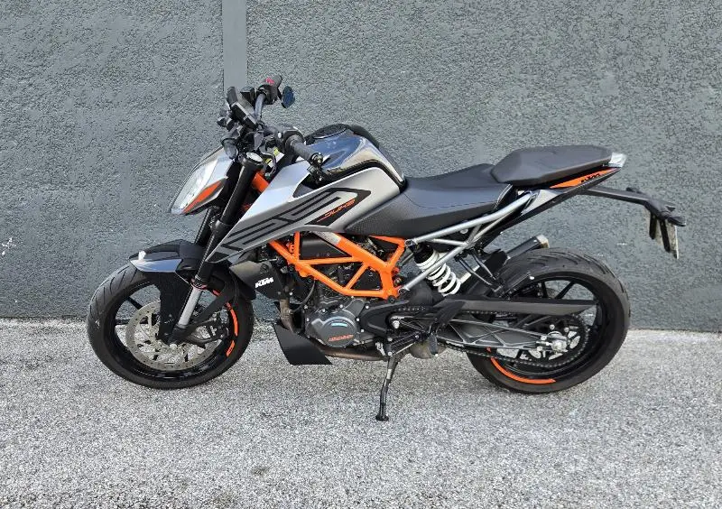 125 DUKE ABS