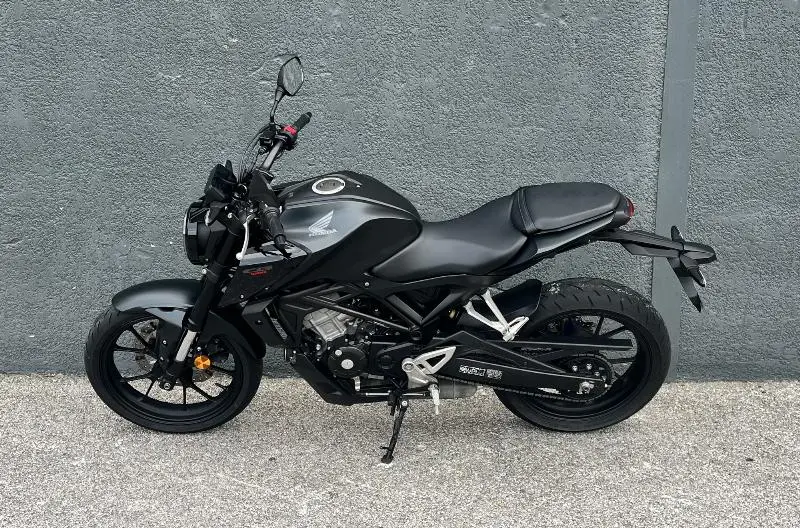 CB 125  R
