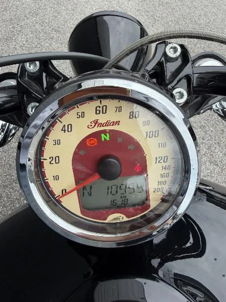 SCOUT BOBBER SIXTY