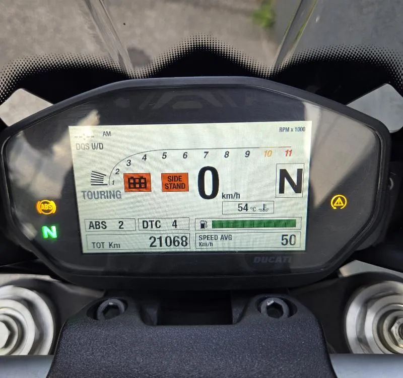 MONSTER 821