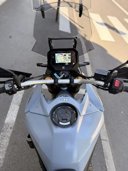 DL VSTROM 800DE