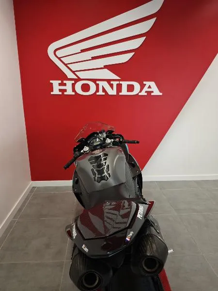 YZF 1000 R1
