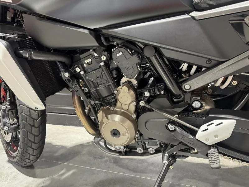 HUSQVARNA 801 SVARTPILEN 2024