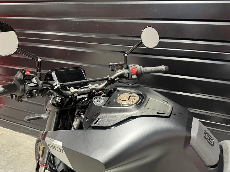 HUSQVARNA 801 SVARTPILEN 2024
