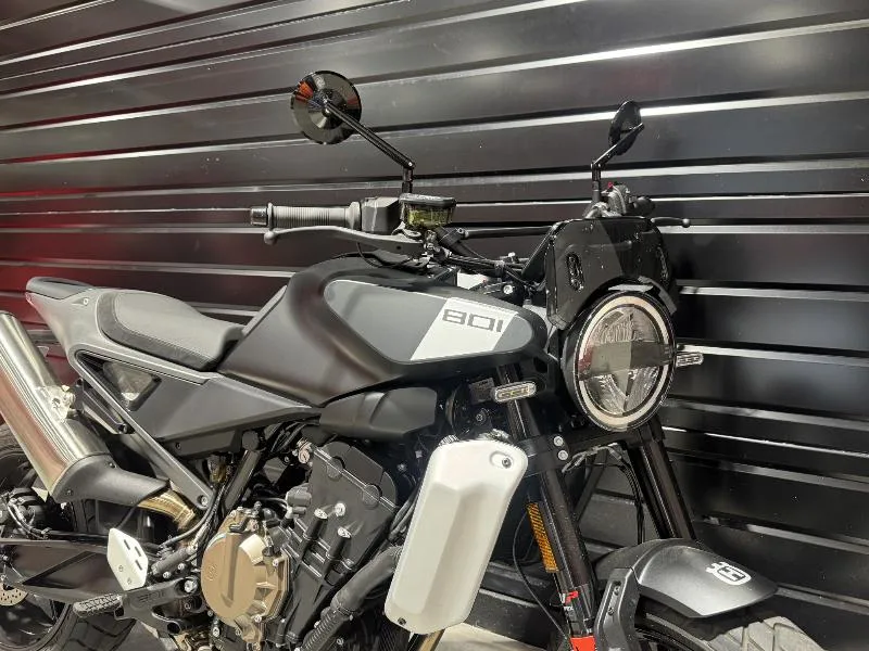 HUSQVARNA 801 SVARTPILEN 2024