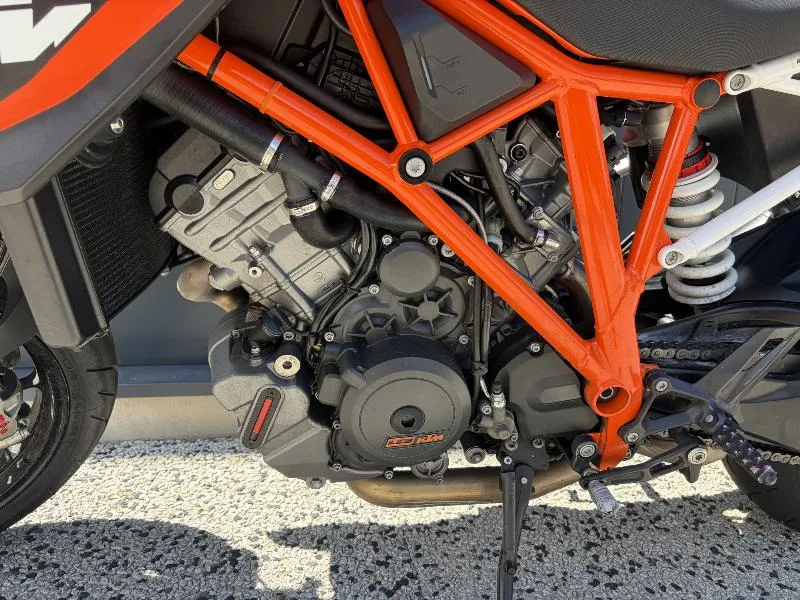 KTM 1290 SUPER DUKE R 2016