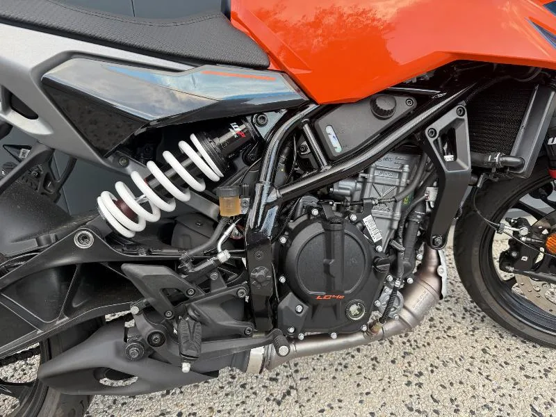 KTM 125 DUKE 2024  950 KM