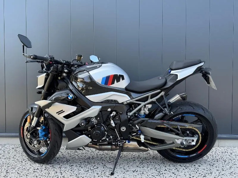 BMW M1000R 2025