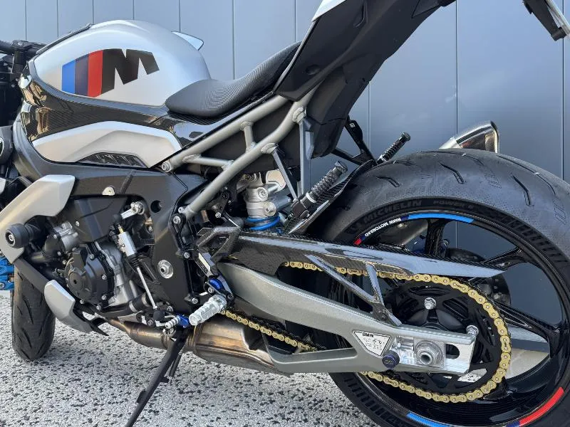 BMW M1000R 2025