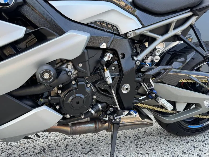 BMW M1000R 2025