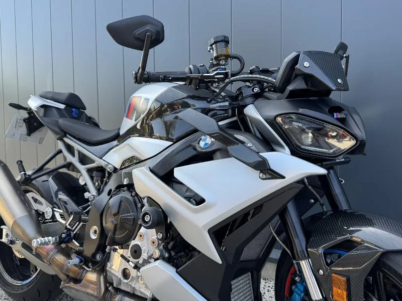 BMW M1000R 2025