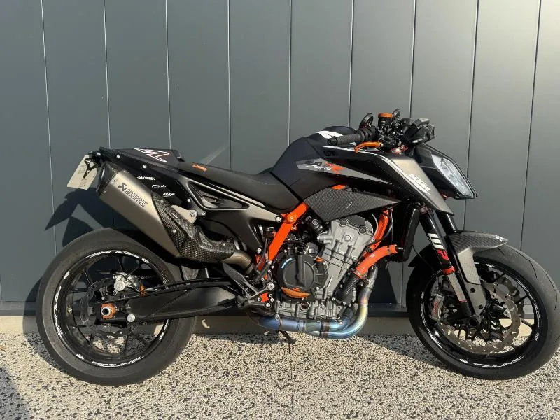KTM 890 DUKE R 2022
