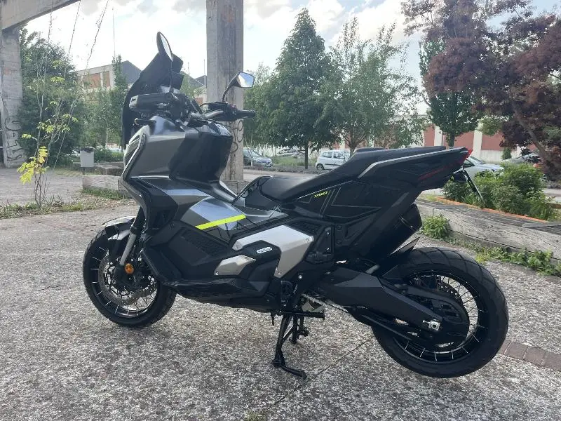 XADV 750