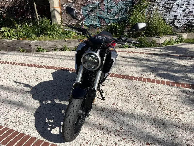 CB 125  R