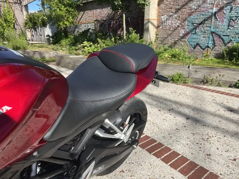 CB 125  R