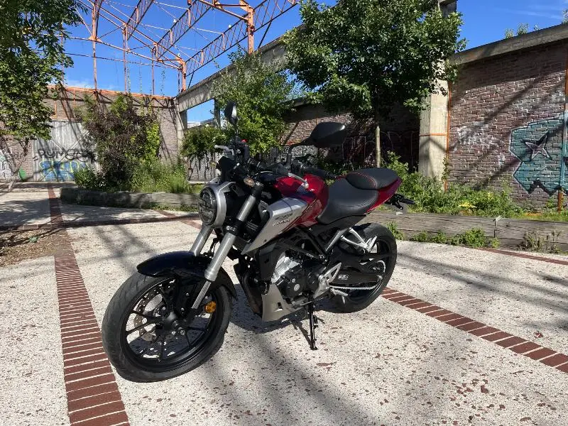 CB 125  R