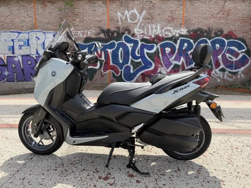 XMAX 300 TECH MAX 