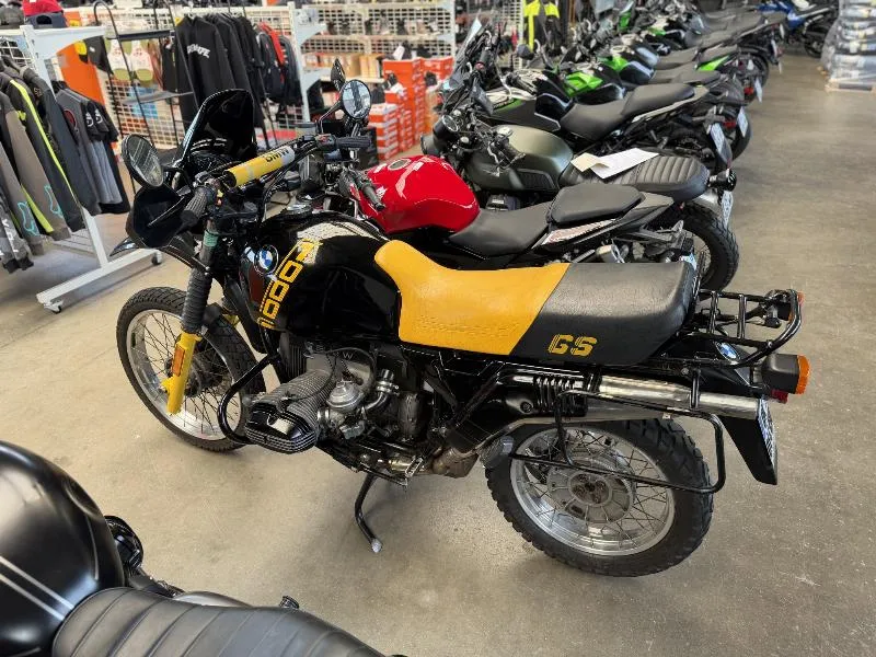 R 100 GS