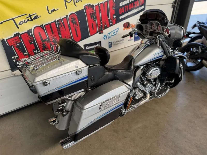 TOURING ELECTRA GLIDE 1800 ULTRA LIMITED CVO