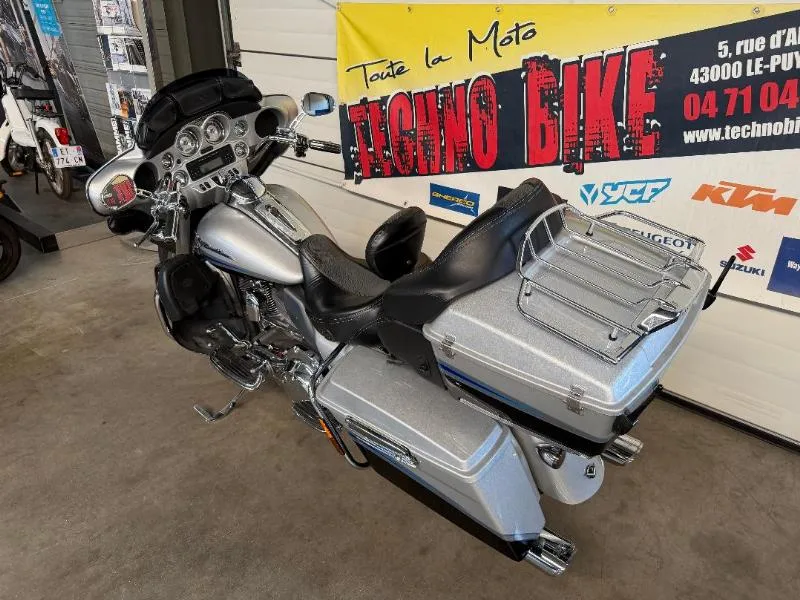 TOURING ELECTRA GLIDE 1800 ULTRA LIMITED CVO