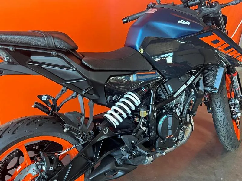 125 DUKE ABS