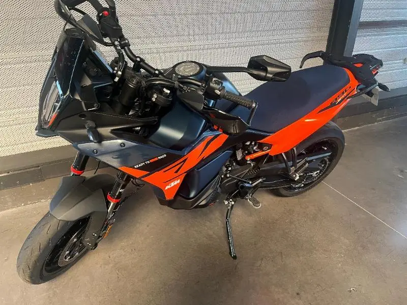 890 SMT