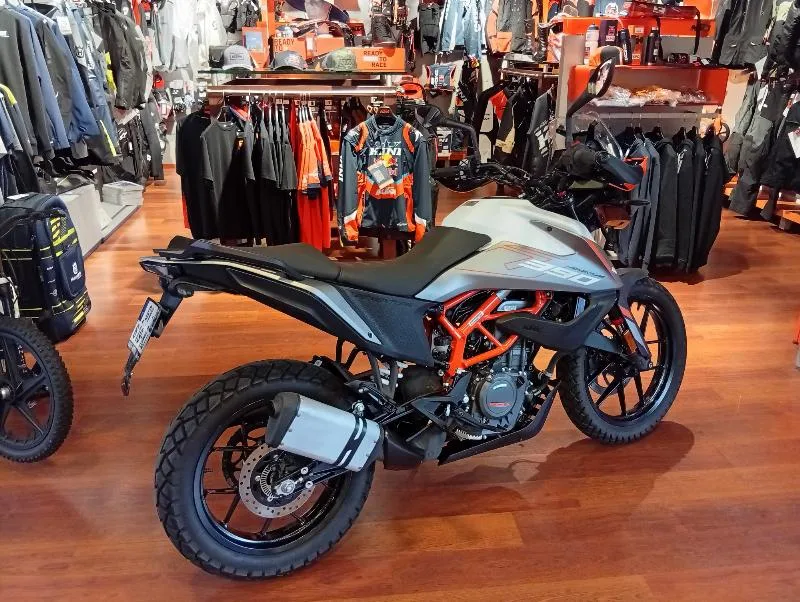 390 ADVENTURE