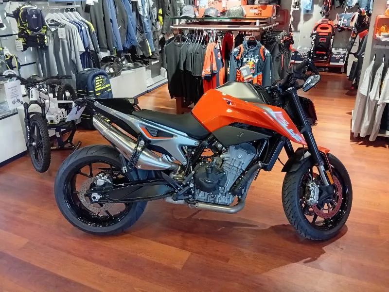 790 DUKE 2020