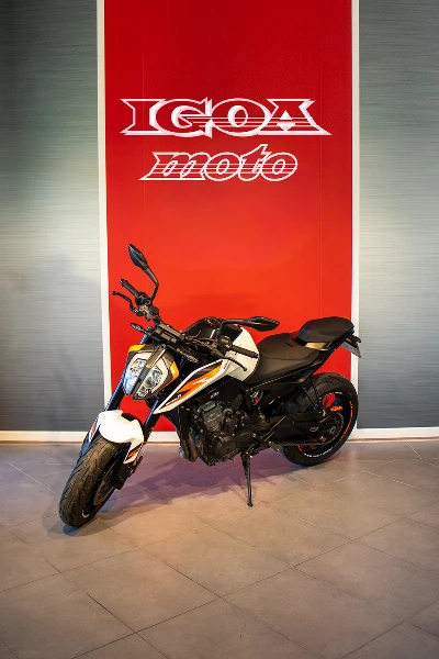 890 DUKE