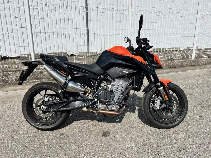 890 DUKE