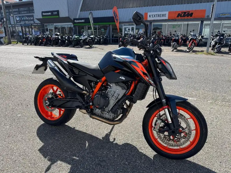 890 DUKE R