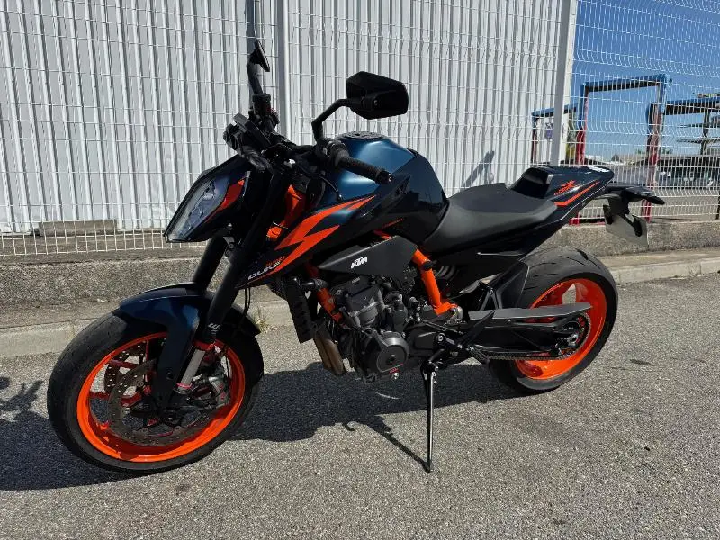 890 DUKE R