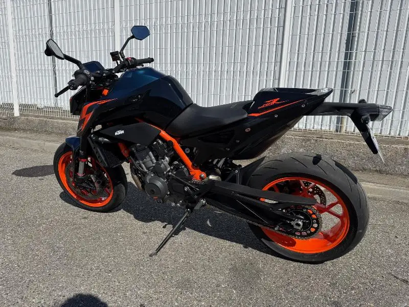 890 DUKE R