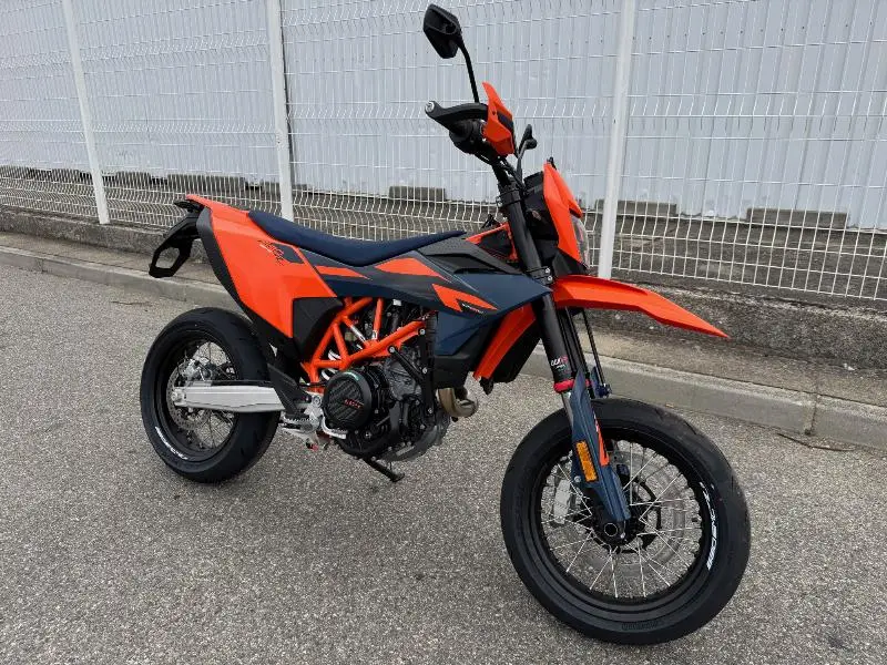 690 SMC R