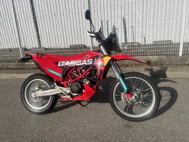 ES 700
