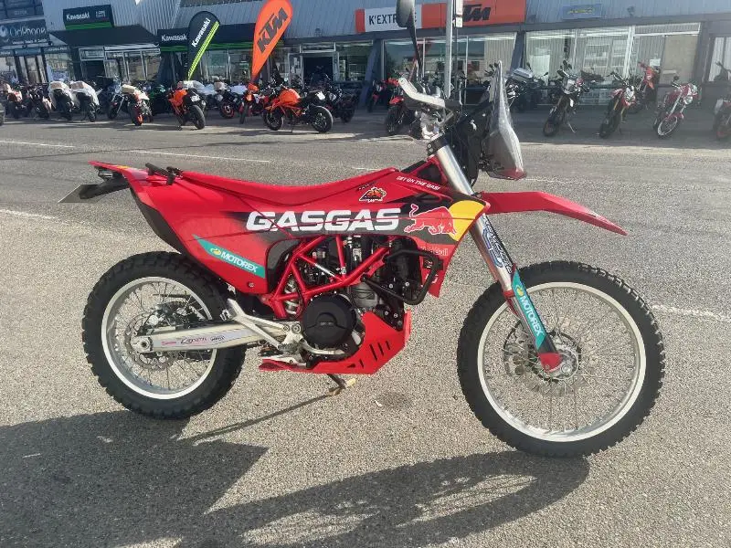 ES 700