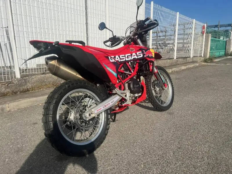 ES 700