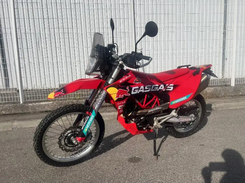 ES 700