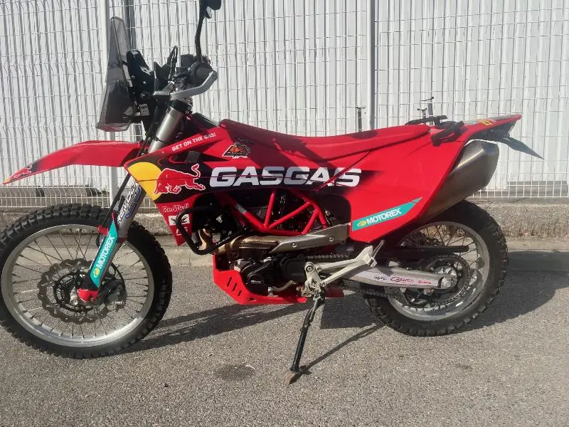 ES 700