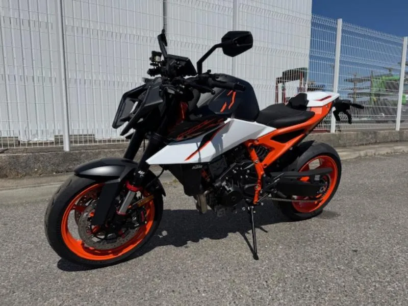 990 DUKE R