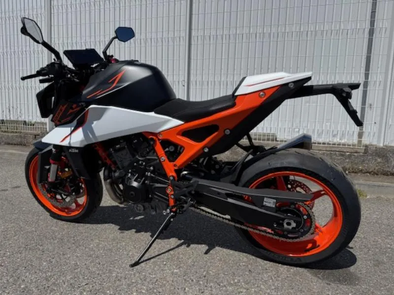 990 DUKE R