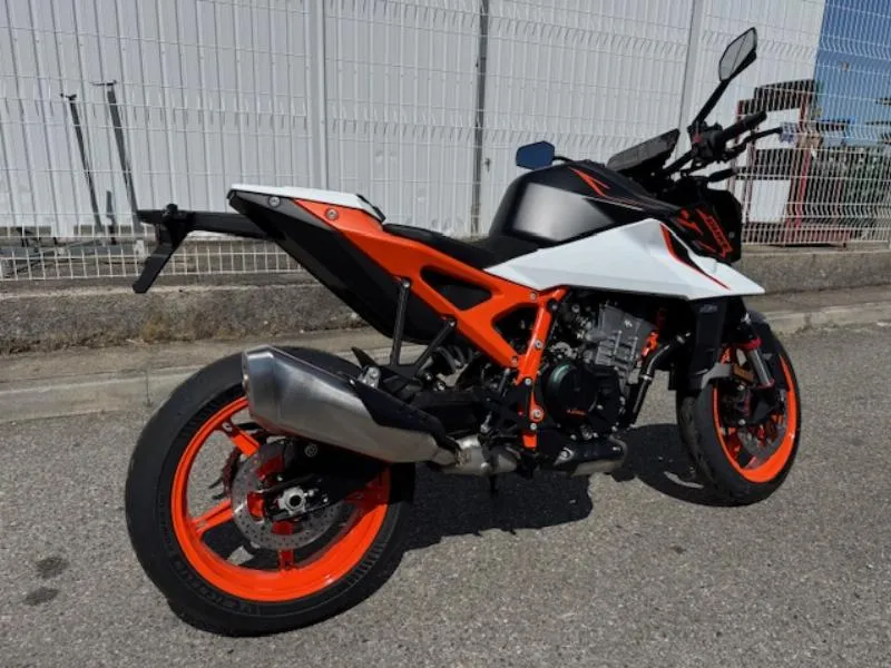 990 DUKE R