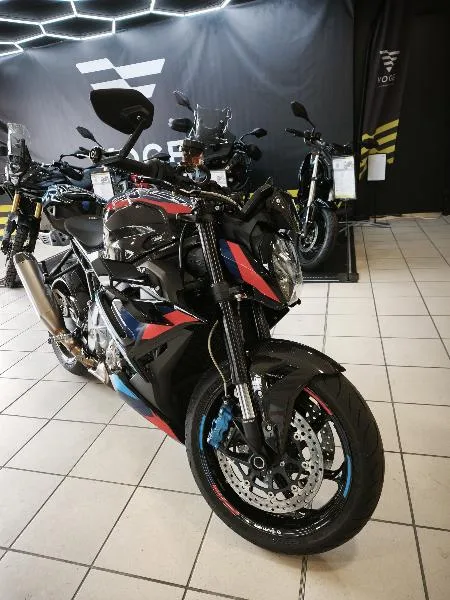 M 1000 R