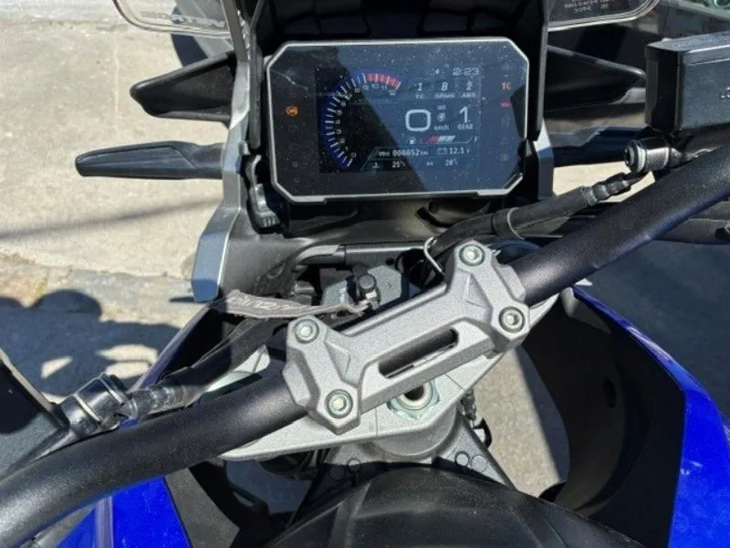 DL VSTROM 1050