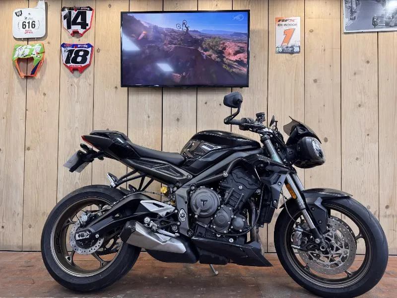 STREET TRIPLE 765 RS