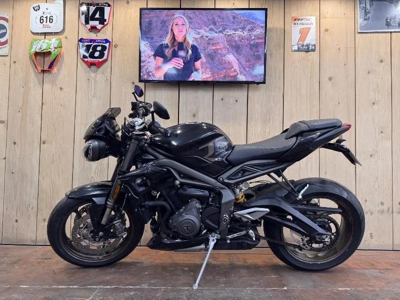 STREET TRIPLE 765 RS