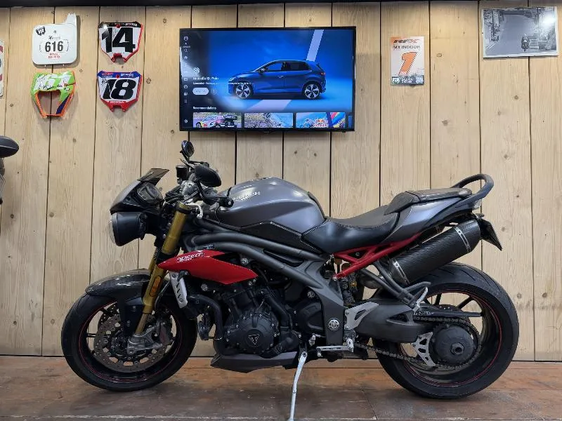 SPEED TRIPLE 1050 R