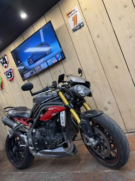 SPEED TRIPLE 1050 R