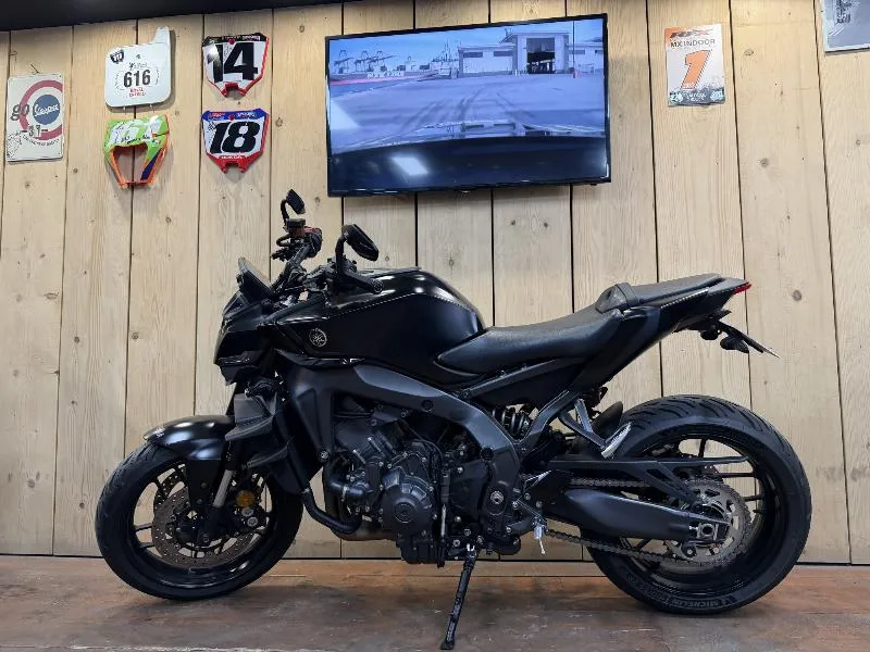 MT09