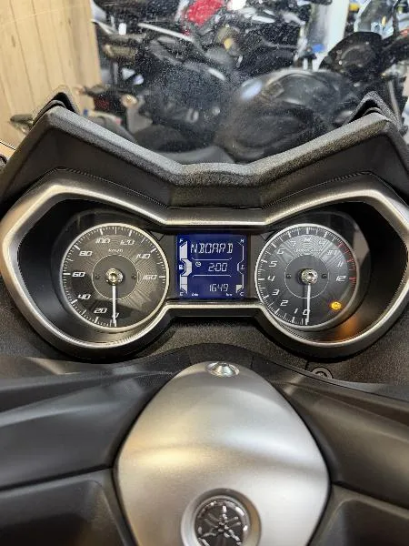 XMAX 125